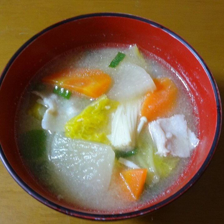 具だくさん!白菜入り豚汁
